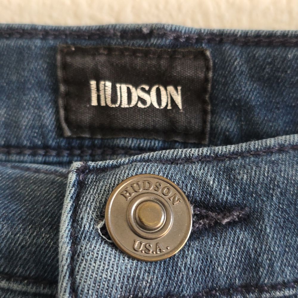 Hudson Amber Raw Edge Hem Jean Shorts Size 29 - Picture 9 of 11